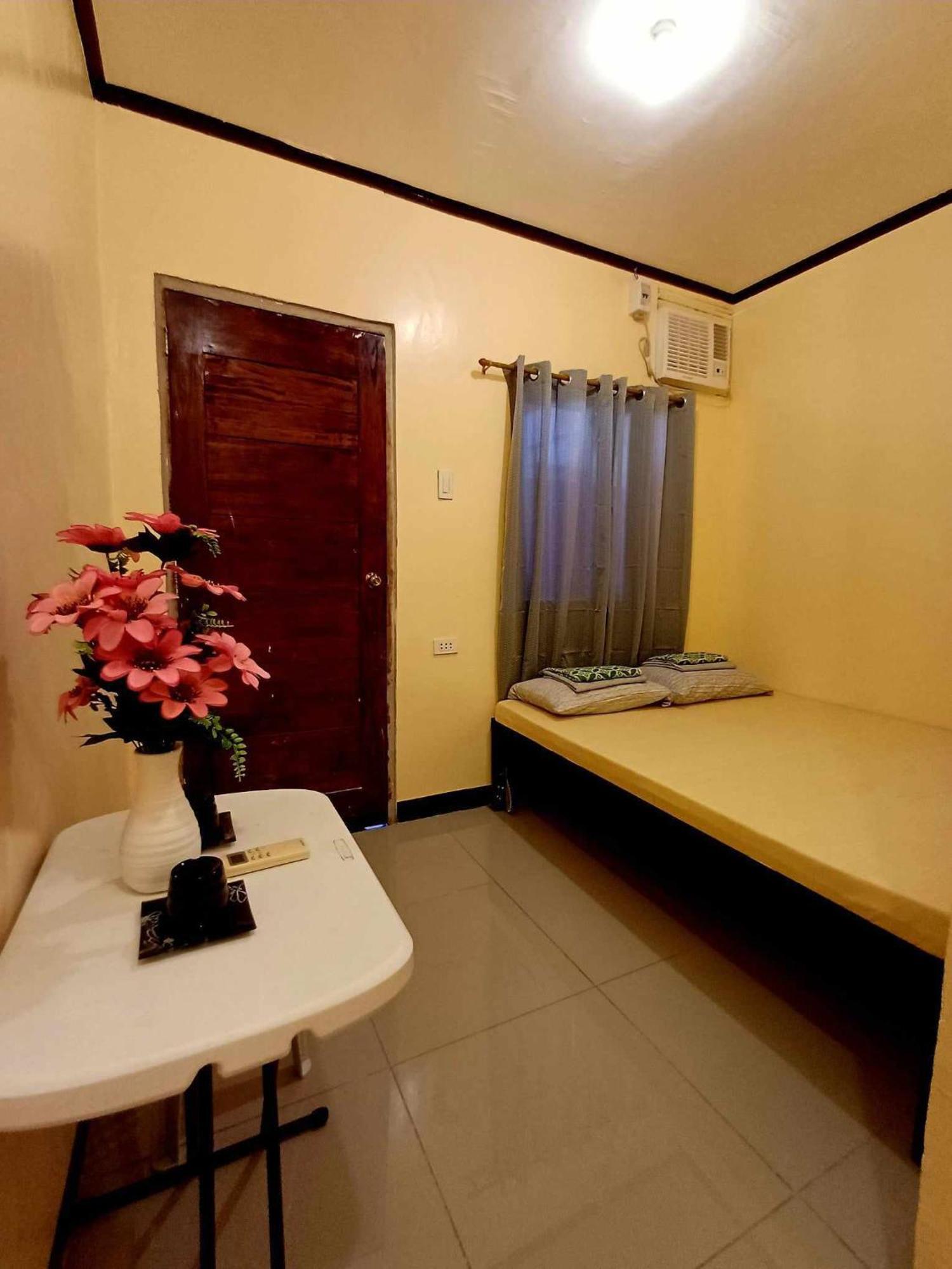 Cheri Backpackers Hostel Moalboal Exterior photo
